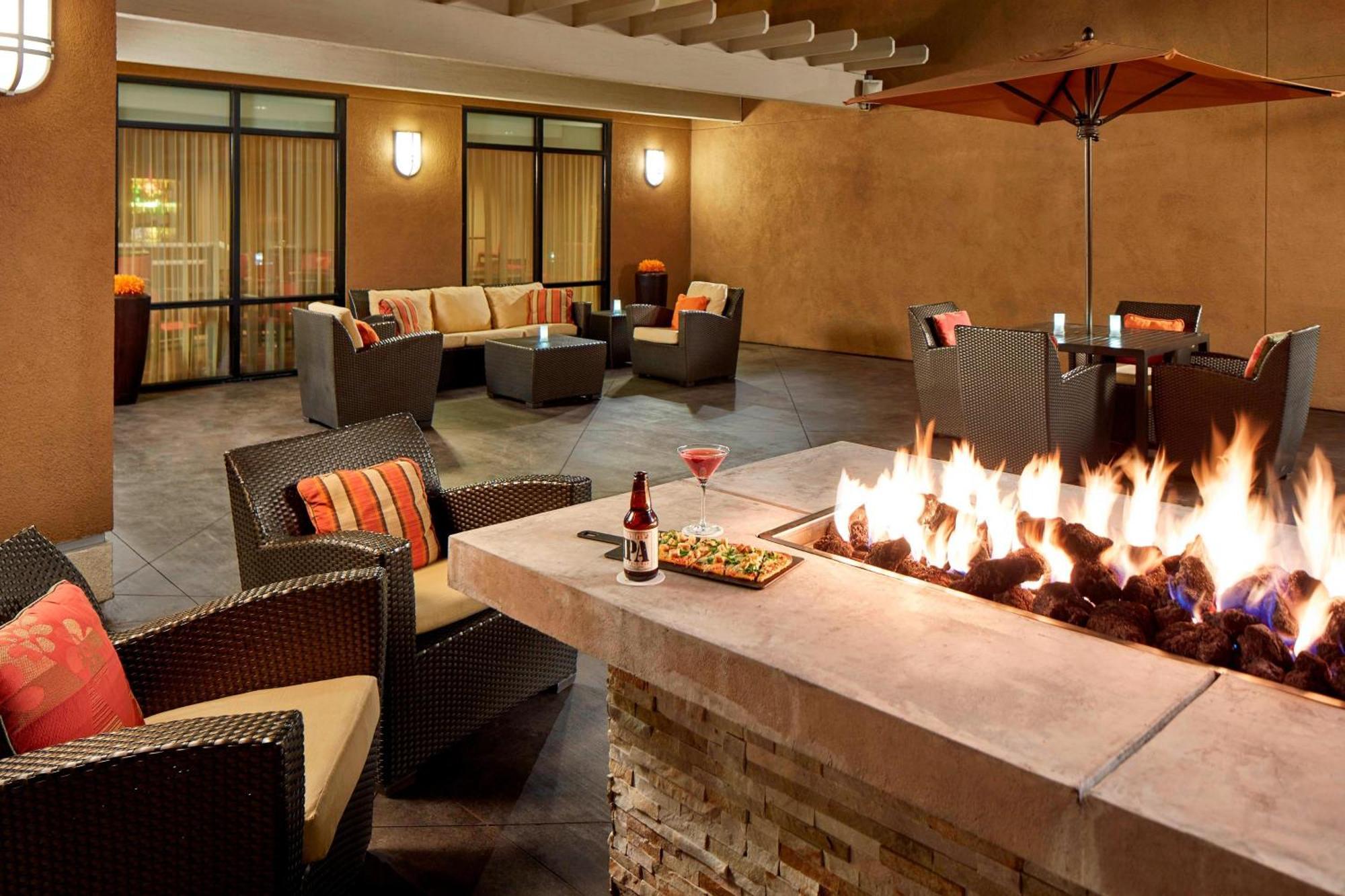 Courtyard By Marriott Anaheim Resort/Convention Center Exterior foto